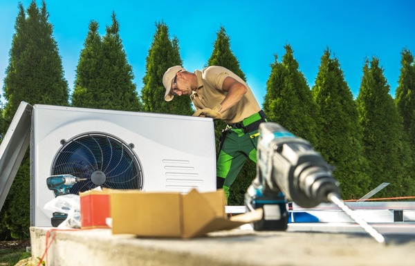 Best HVAC replacement services company in Coral Gables FL - A picture of Filterbuy HVAC technician doing an HVAC replacement service in Coral Gables FL