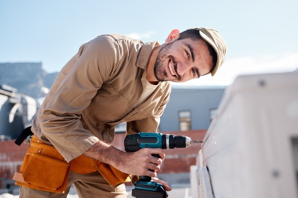 Best HVAC replacement services company in North Palm Beach FL - A picture of Filterbuy HVAC technician doing an HVAC replacement service in North Palm Beach FL