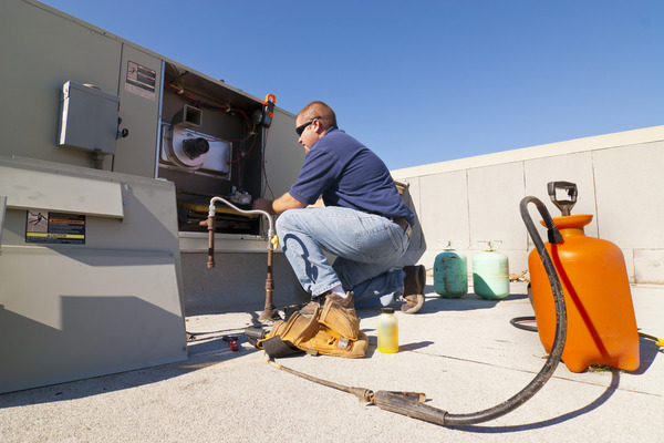 Best HVAC replacement services company in Doral FL - A picture of Filterbuy HVAC technician doing an HVAC replacement service in Doral FL