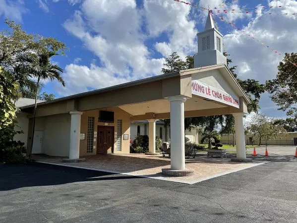 Top HVAC system installation service company in Hallandale Beach FL - View of a climate controlled Hallandale Beach air environment after the job is done.